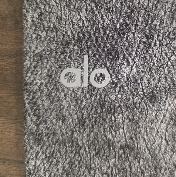 ALO Yoga Heathered Gray Crackle High-Waist Leggings - Picture 3 of 3